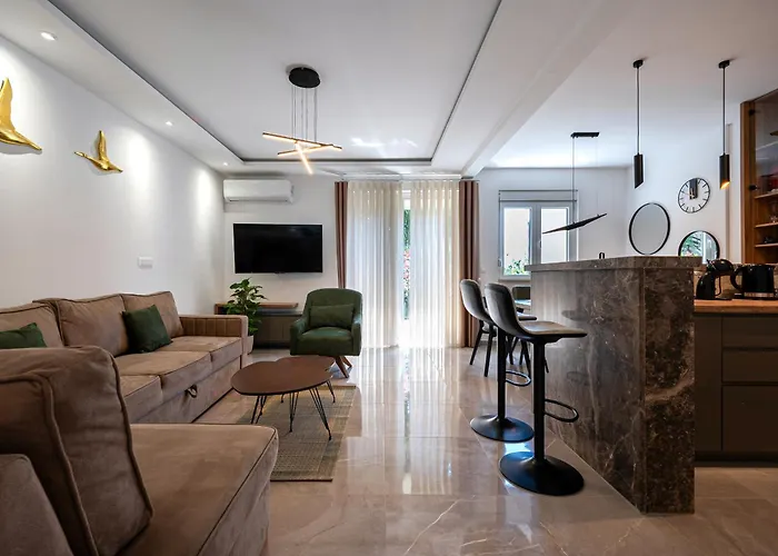 Cosy Duplex Near Bus Station